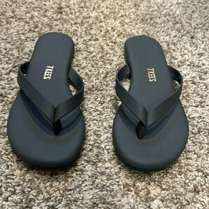 Tkees thong sandal, vegan leather. Never been worn.